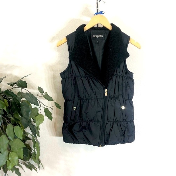 NWOT Express Light Weight Black Puffer Vest - Picture 1 of 5